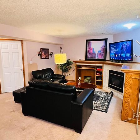 A Classic Homely Basement Suite! Chestermere Exteriér fotografie