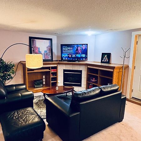 A Classic Homely Basement Suite! Chestermere Exteriér fotografie