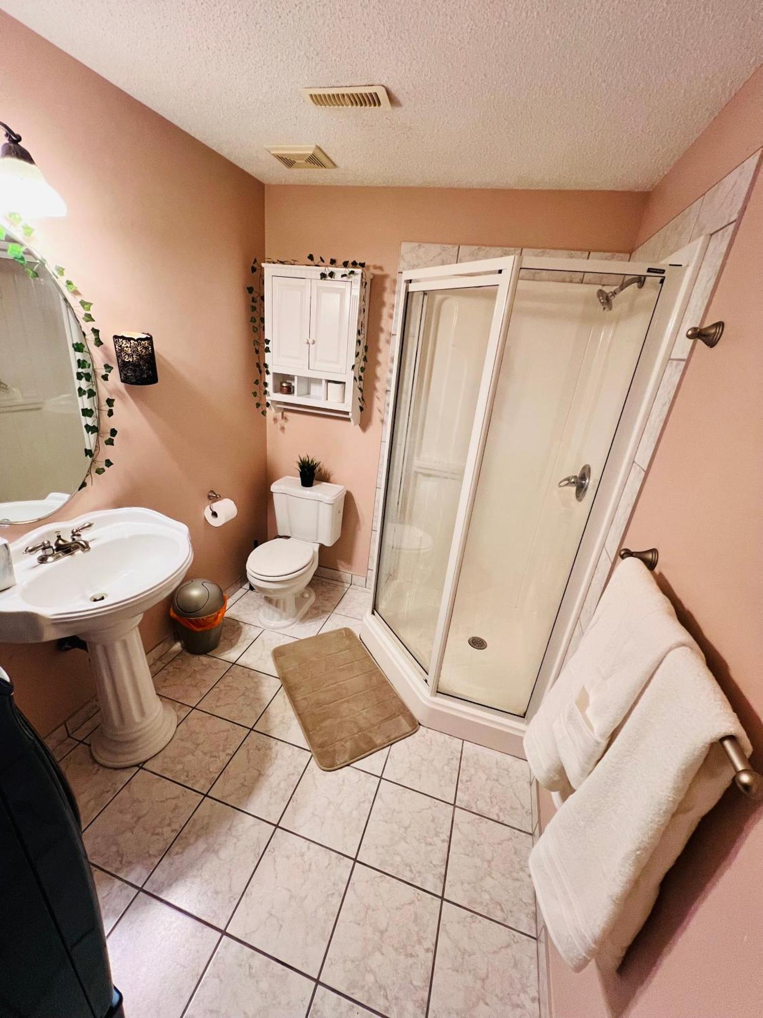 A Classic Homely Basement Suite! Chestermere Exteriér fotografie