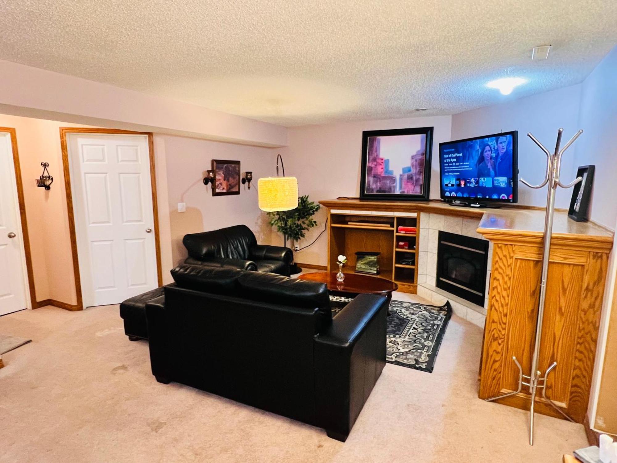 A Classic Homely Basement Suite! Chestermere Exteriér fotografie