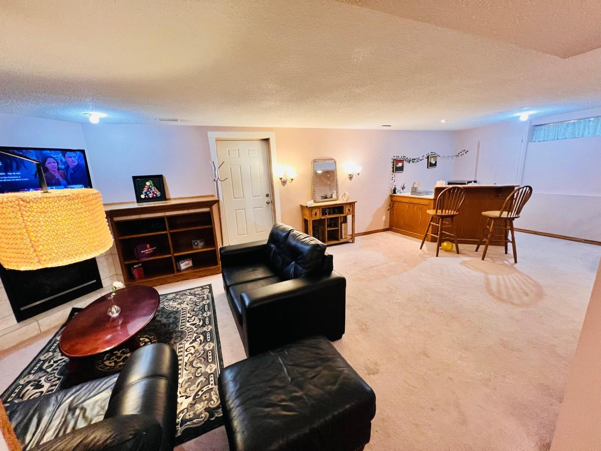 A Classic Homely Basement Suite! Chestermere Exteriér fotografie
