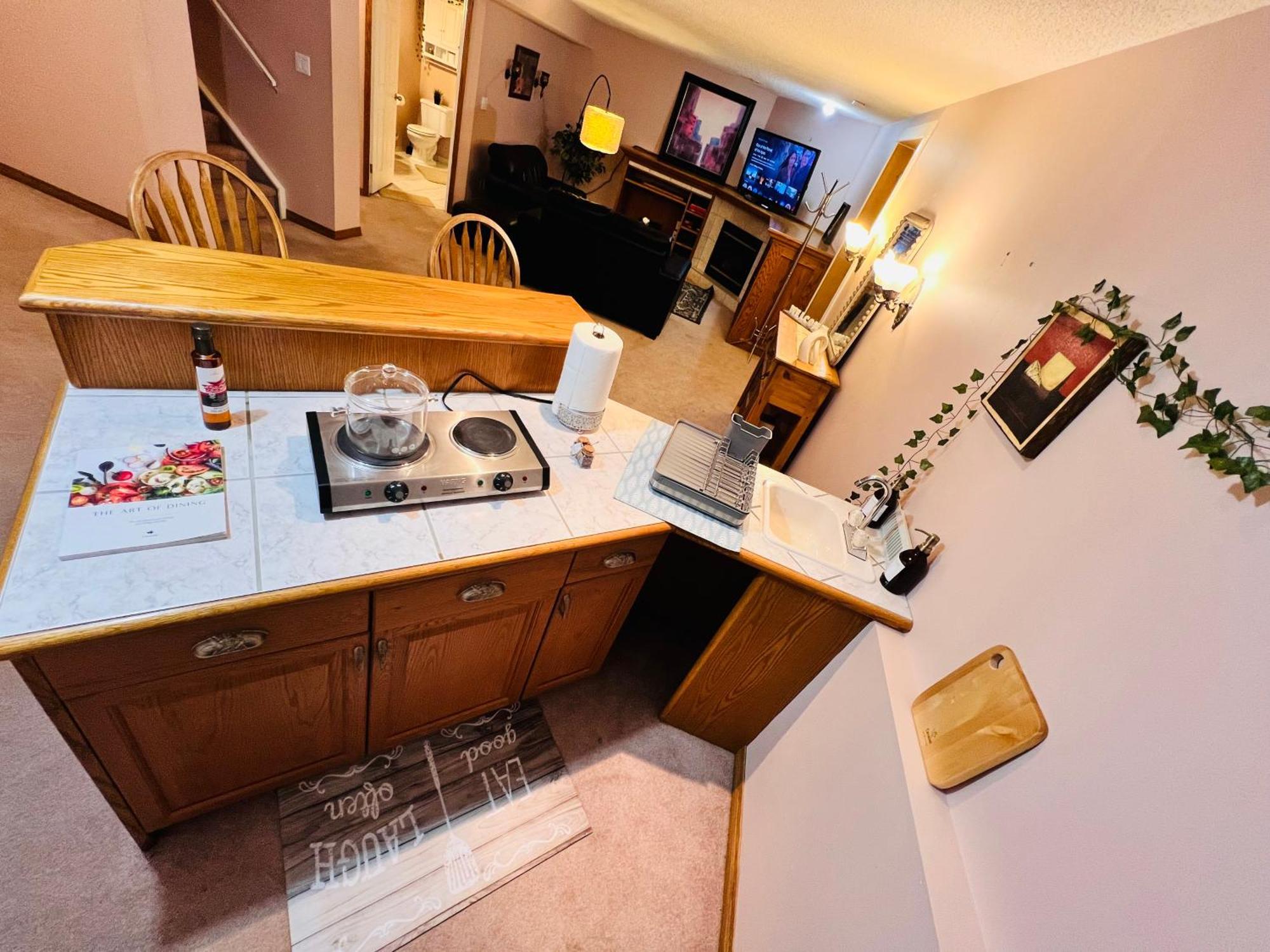 A Classic Homely Basement Suite! Chestermere Exteriér fotografie