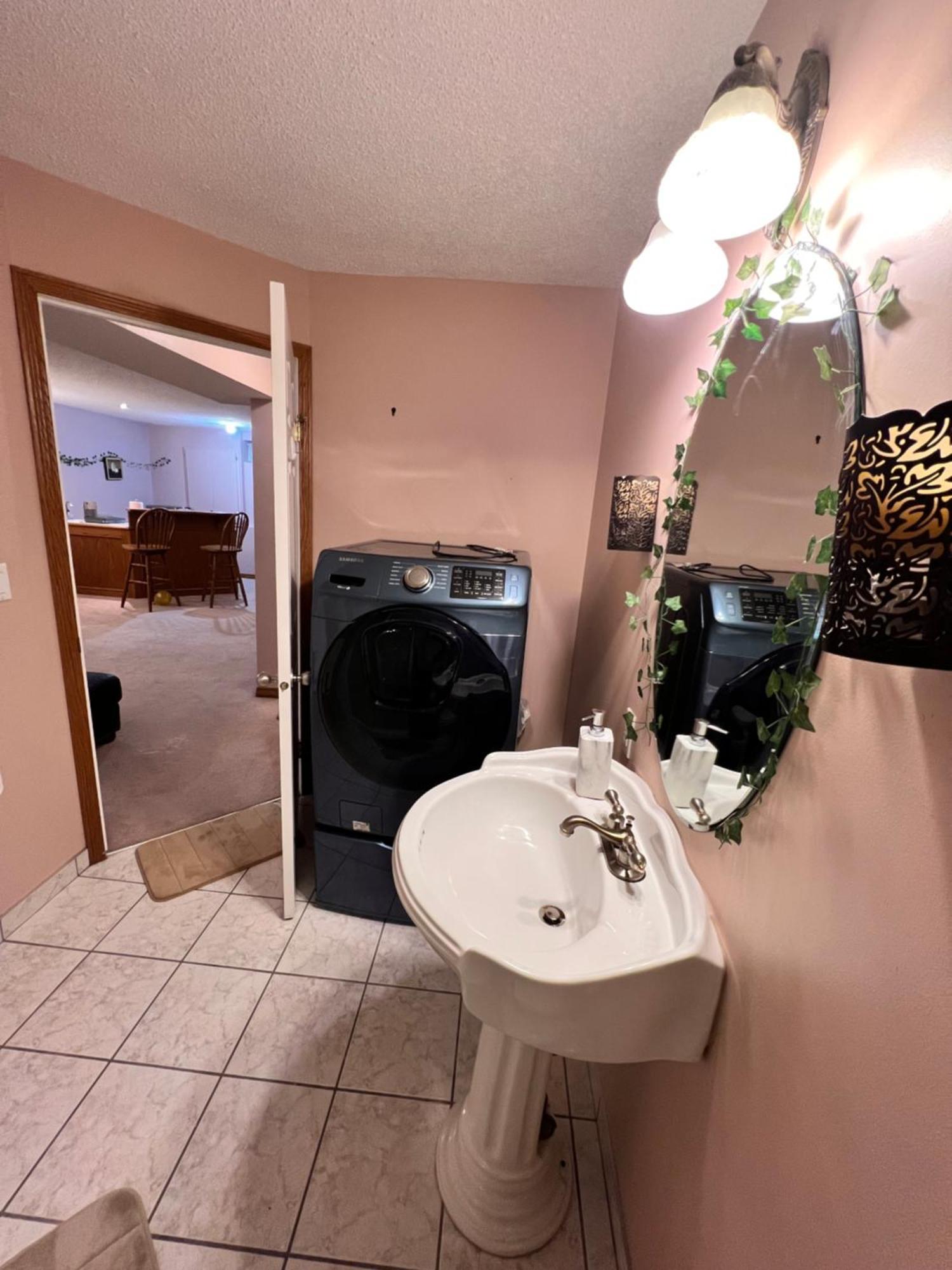 A Classic Homely Basement Suite! Chestermere Exteriér fotografie